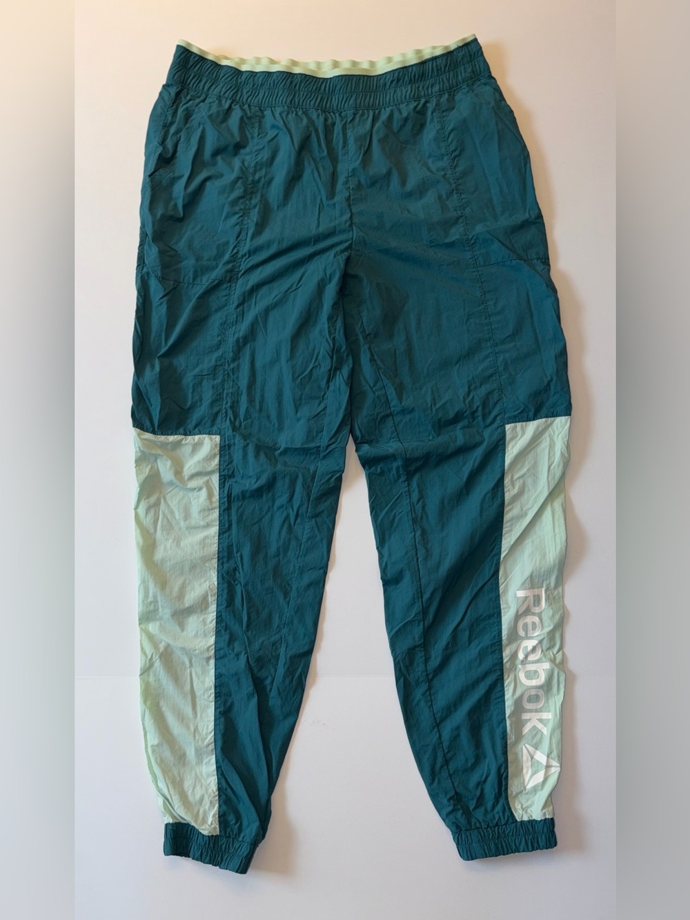 NWOT Reebok Focus Track Woven Pants - Dragonfly Green - Medium